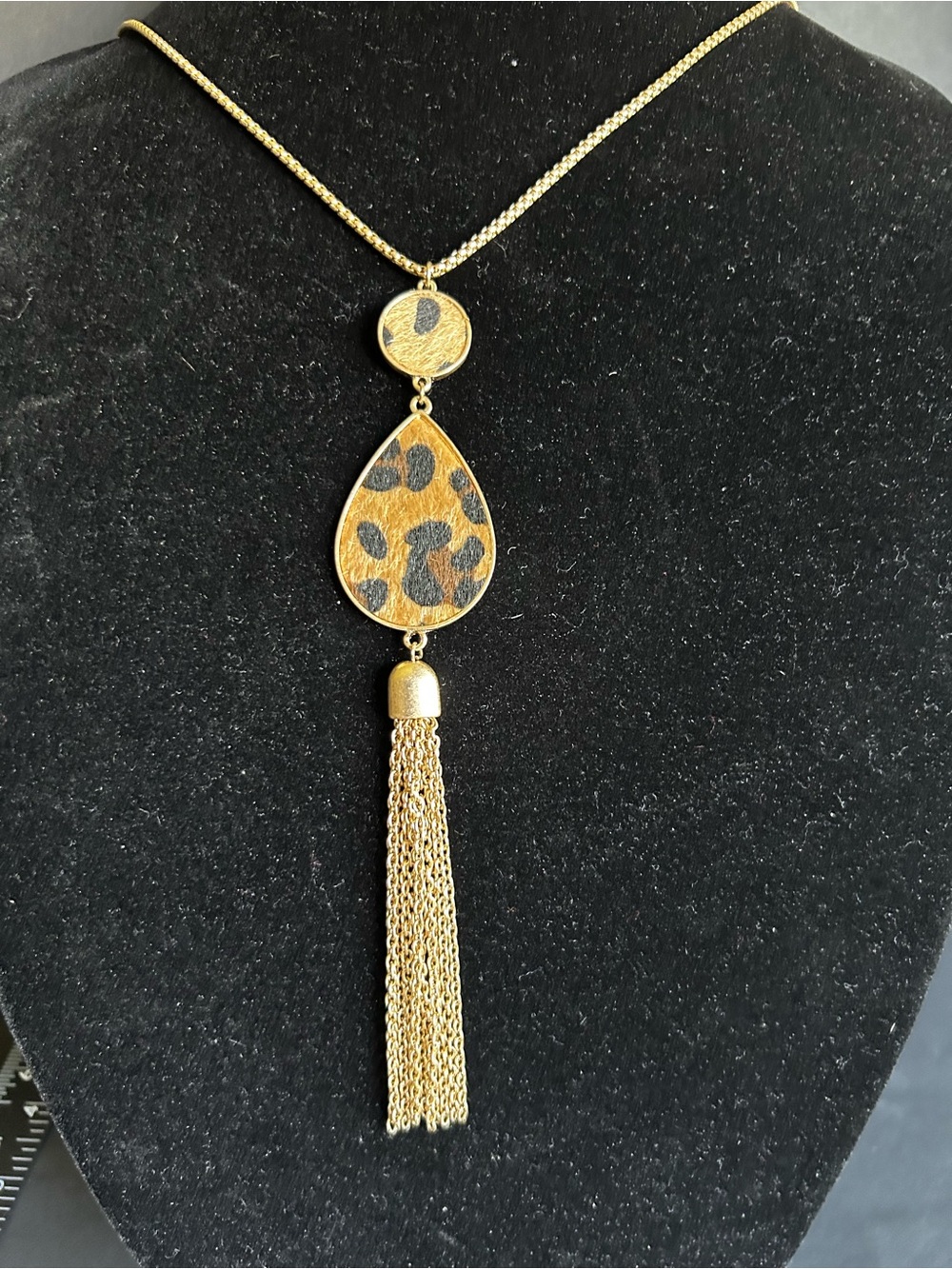 Gold-Tone Leopard Print Tassel Pendant Necklace (5)